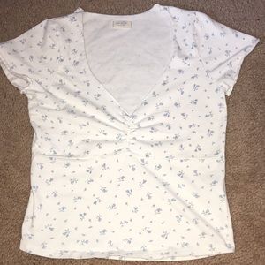 WHITS FLORAL CROPPED TEE